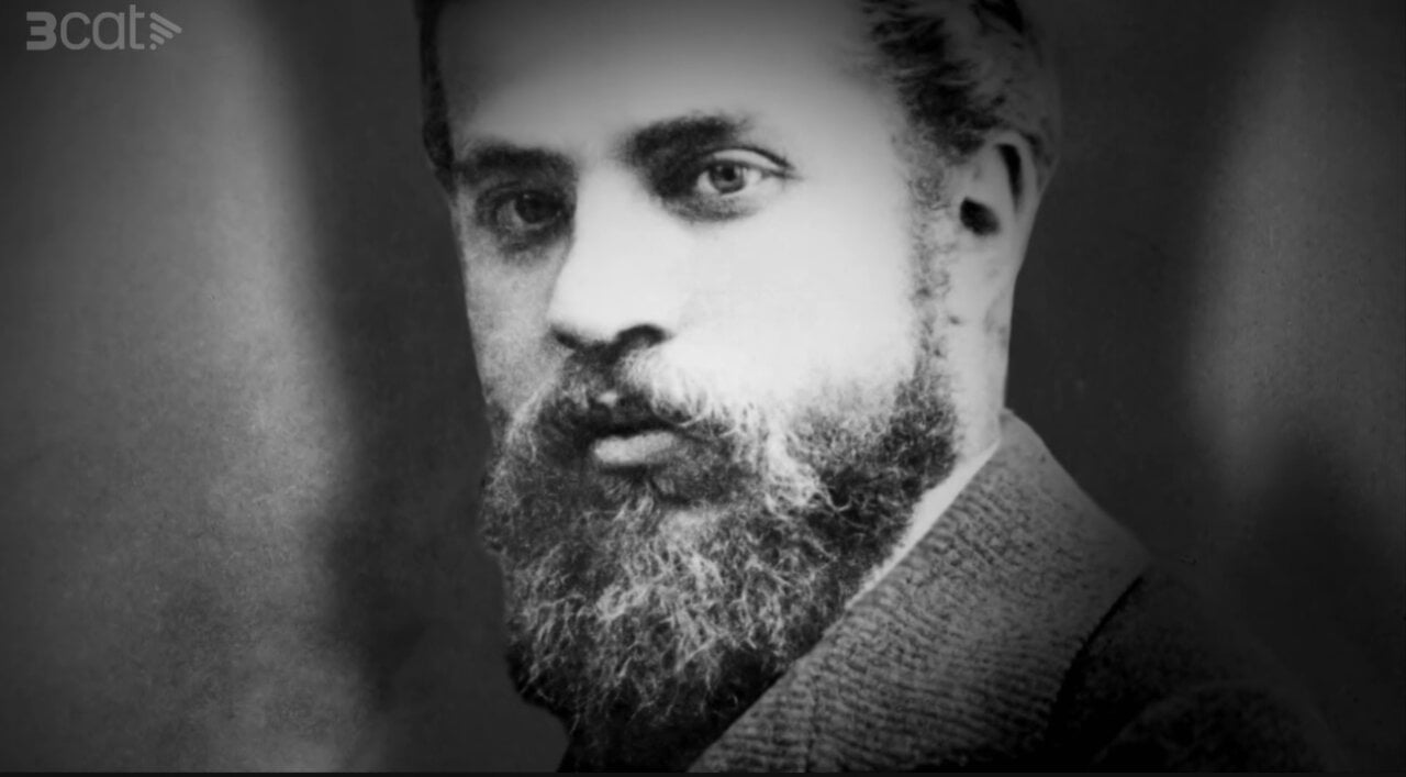 Retrat de Gaudí amb fons desenfocat en un documental