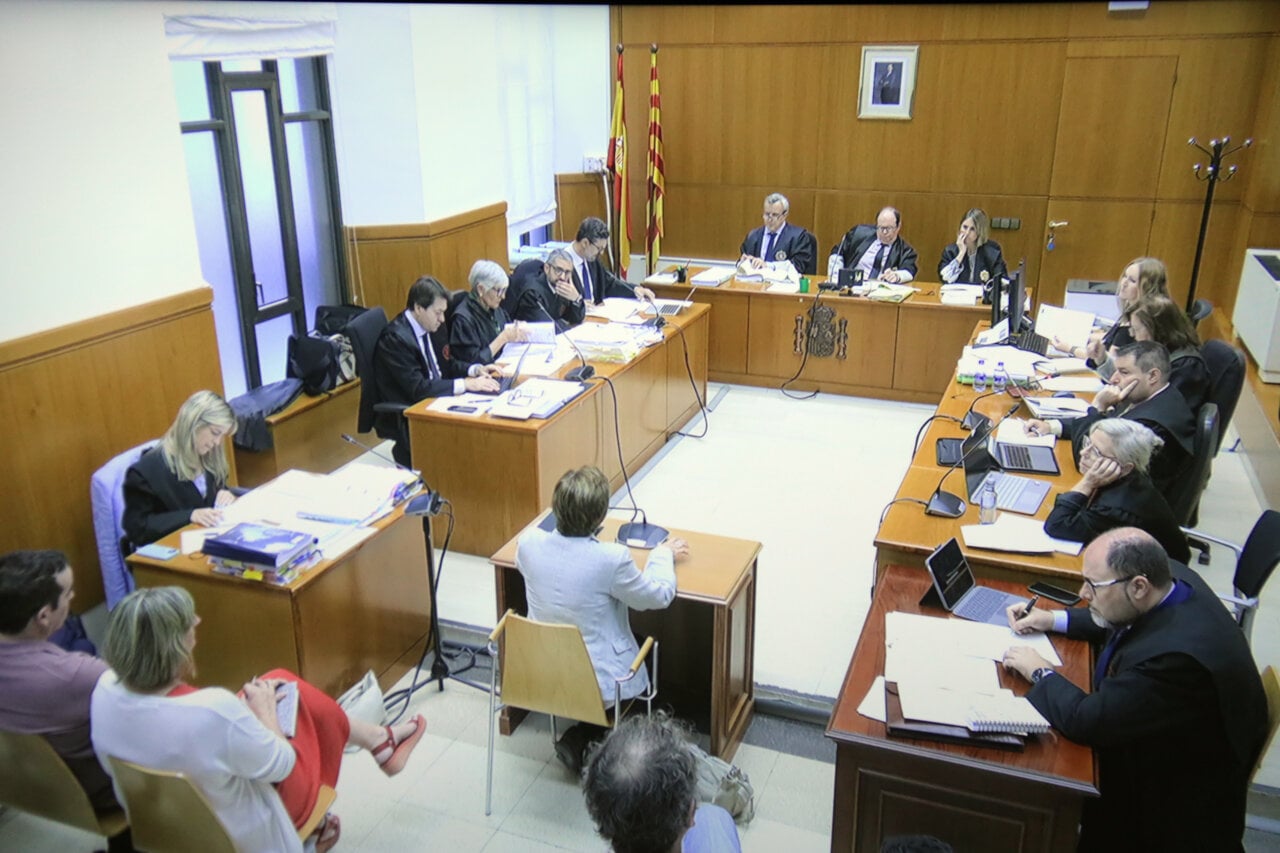 Imatge d'un judici sobre la vacunació de cossos de seguretat contra la Covid-19.