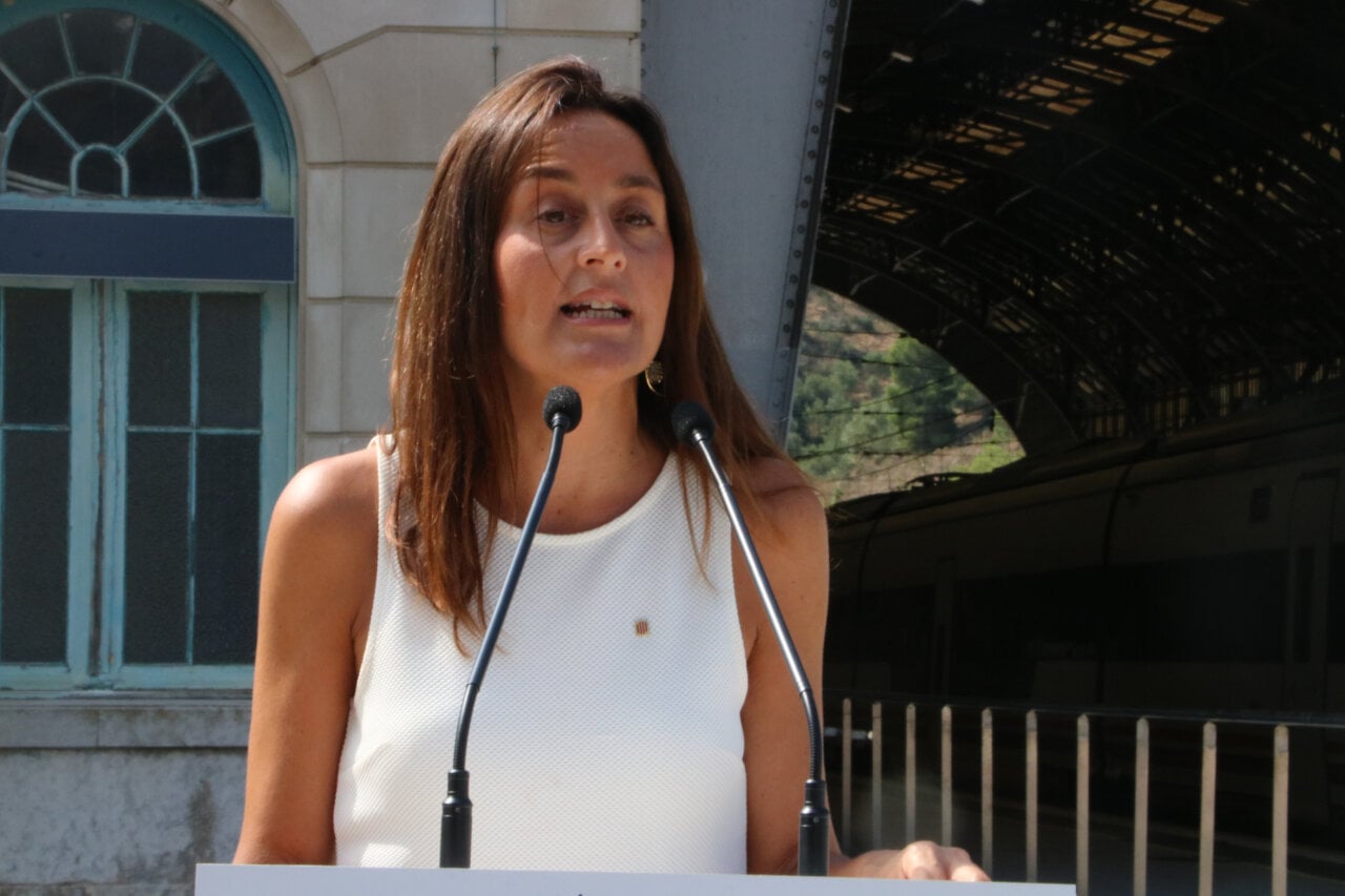 La consellera d'Educació, Esther Niubó, en un acte a Portbou (Gemma Tubert, ACN)
