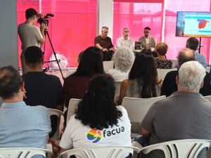 Presentación del libro Bulos, manual de combate en Segur de Calafell