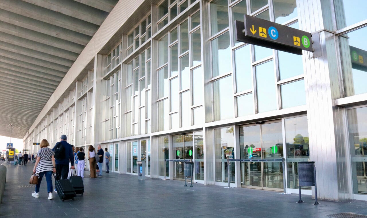 Façana de la T2 de l’aeroport del Prat (ACN - Andrea Salazar)