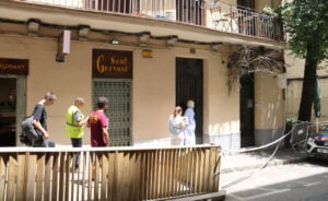 Veïns afectats per l'esvoranc de l'L9 tornen a casa (ACN - Miquel Codolar)