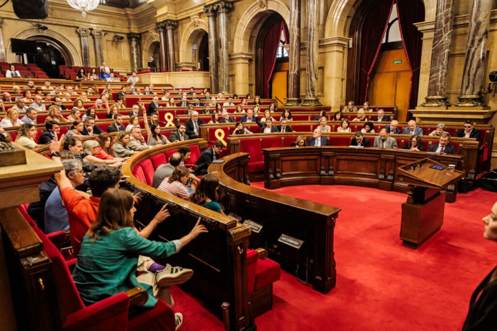 Sessió del Parlament de Catalunya sobre habitatge i compra especulativa.